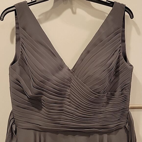 Wedding dress, size 8-10 - Picture 2 of 4